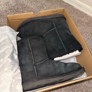 UGG kids classic II with box + inserts